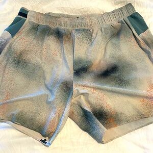 Men’s Lululemon lined pacebreaker shorts. Size XL